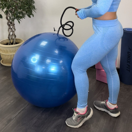 Фитбол с насосом Unix Fit антивзрыв, 75 см, голубой от магазина Perfect Trainers